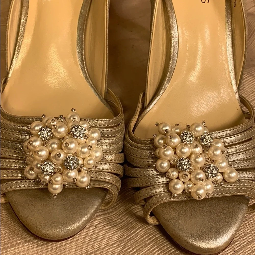 TALBOTS worn once 8.5B leather 3.5”heels 0.5”platf